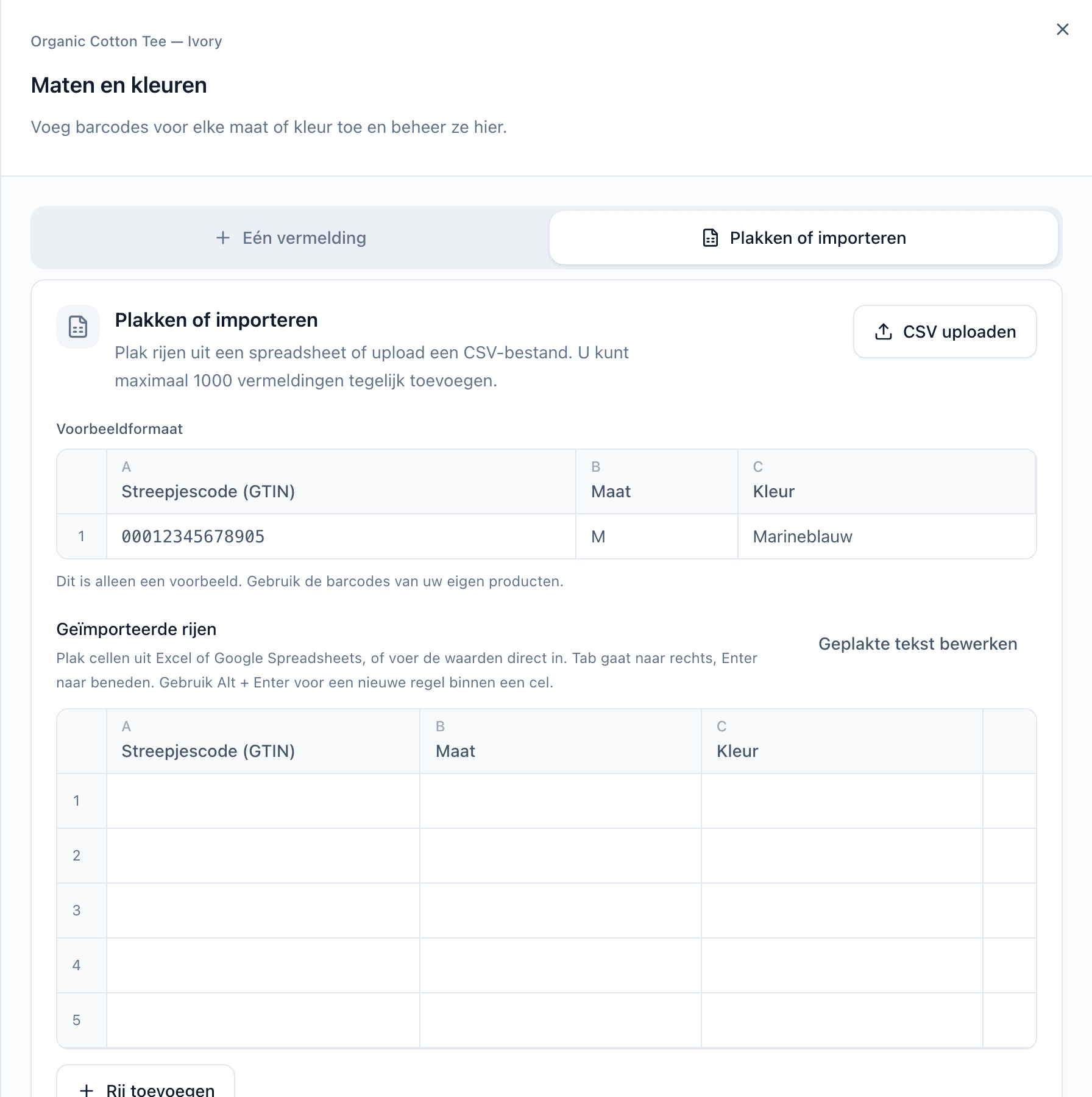 Het tabblad Plakken of importeren met de knop CSV uploaden, de tabel Voorbeeldformaat met de kolommen gtin, size en colour, en het lege bewerkbare raster.