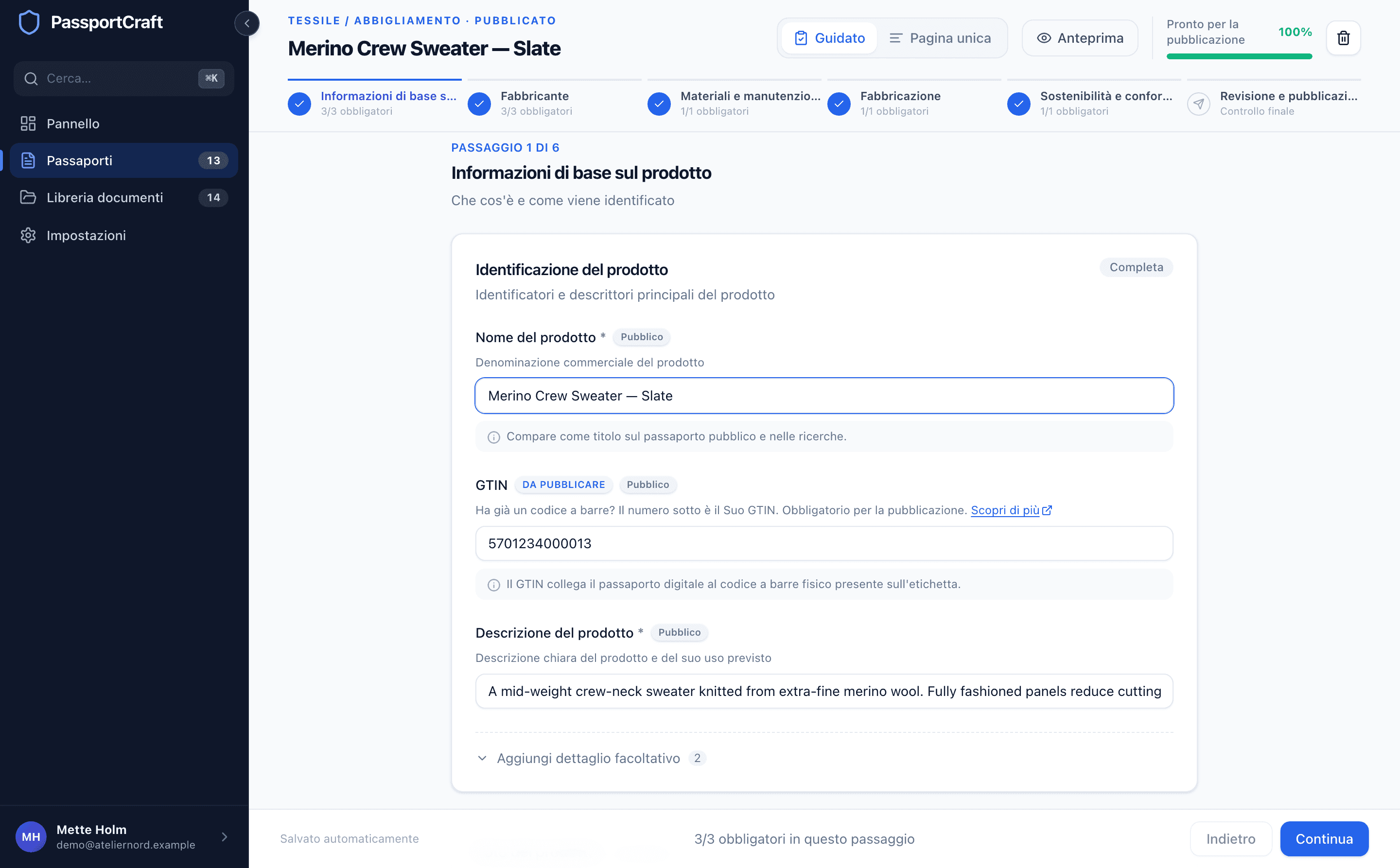 L'editor del passaporto nella vista Guidata, con l'interruttore di visualizzazione, l'indicatore di completamento, la navigazione tra i capitoli e il passaggio Informazioni di base sul prodotto.