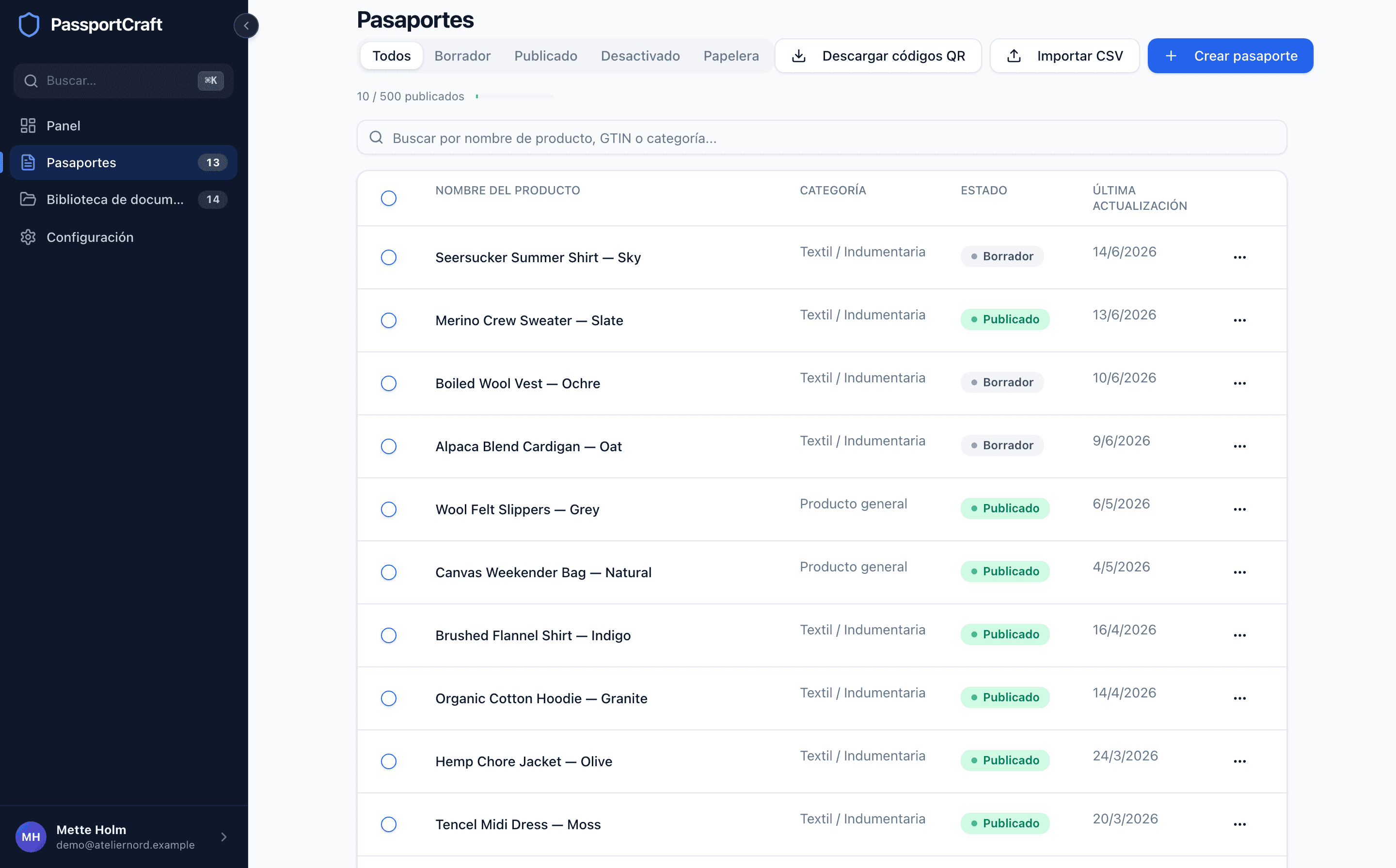 La lista de Pasaportes con la barra lateral, el botón Crear pasaporte y una tabla de pasaportes en borrador y publicados.