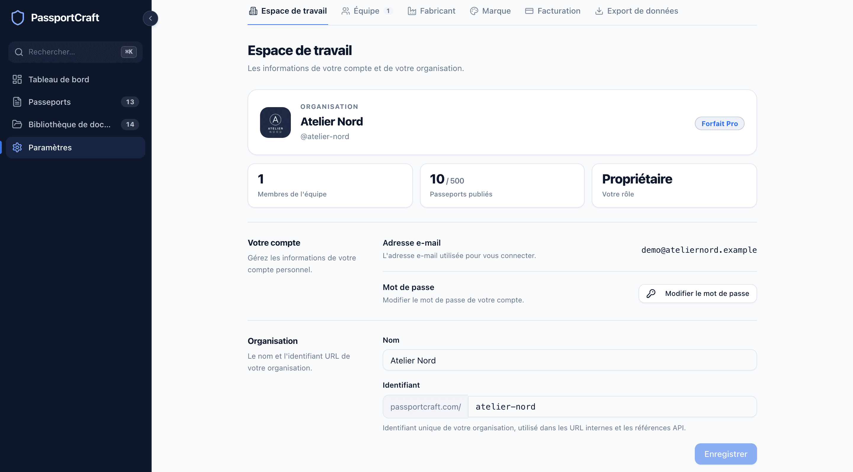 L'onglet Espace de travail affichant le nom de l'organisation et le plan, des statistiques rapides sur les membres, les passeports publiés et le rôle, ainsi que l'e-mail du compte et les champs de l'organisation.