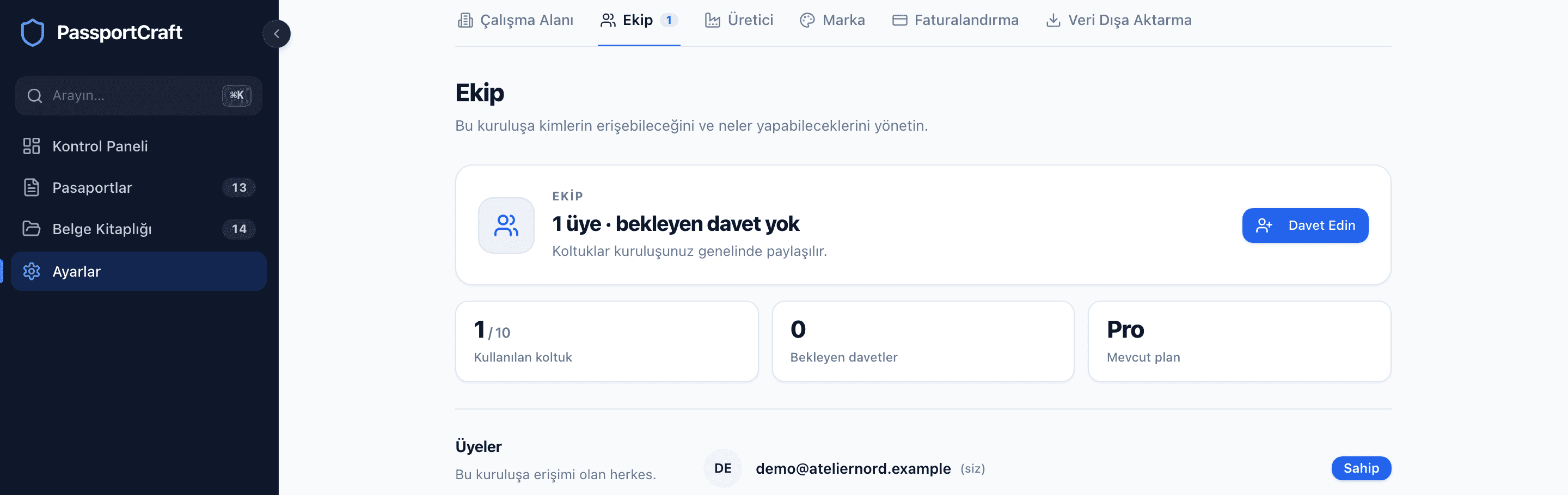 Ayar sekmelerini, bir Davet et düğmesiyle birlikte koltuk kullanımı özetini ve üye listesini gösteren Ekip ayarları sekmesi.