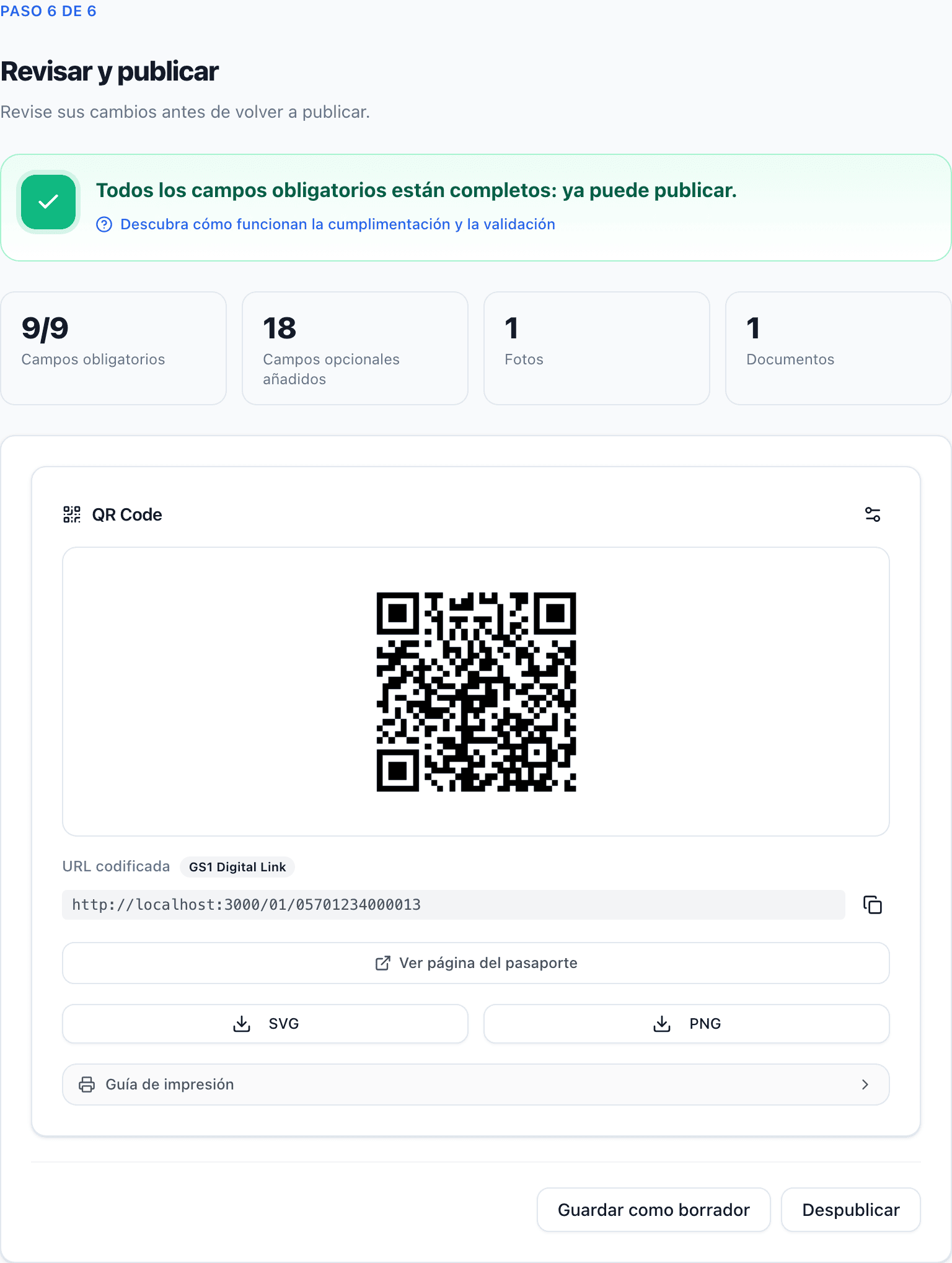 El paso Revisar y publicar mostrando el resumen de cumplimentación, un aviso de listo para publicar, los recuentos de campos y el panel del código QR.