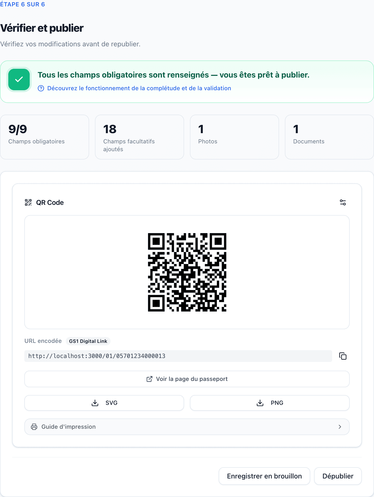 L'étape Vérifier et publier affichant le récapitulatif de complétion, une bannière prêt à publier, le décompte des champs et le panneau du QR code.
